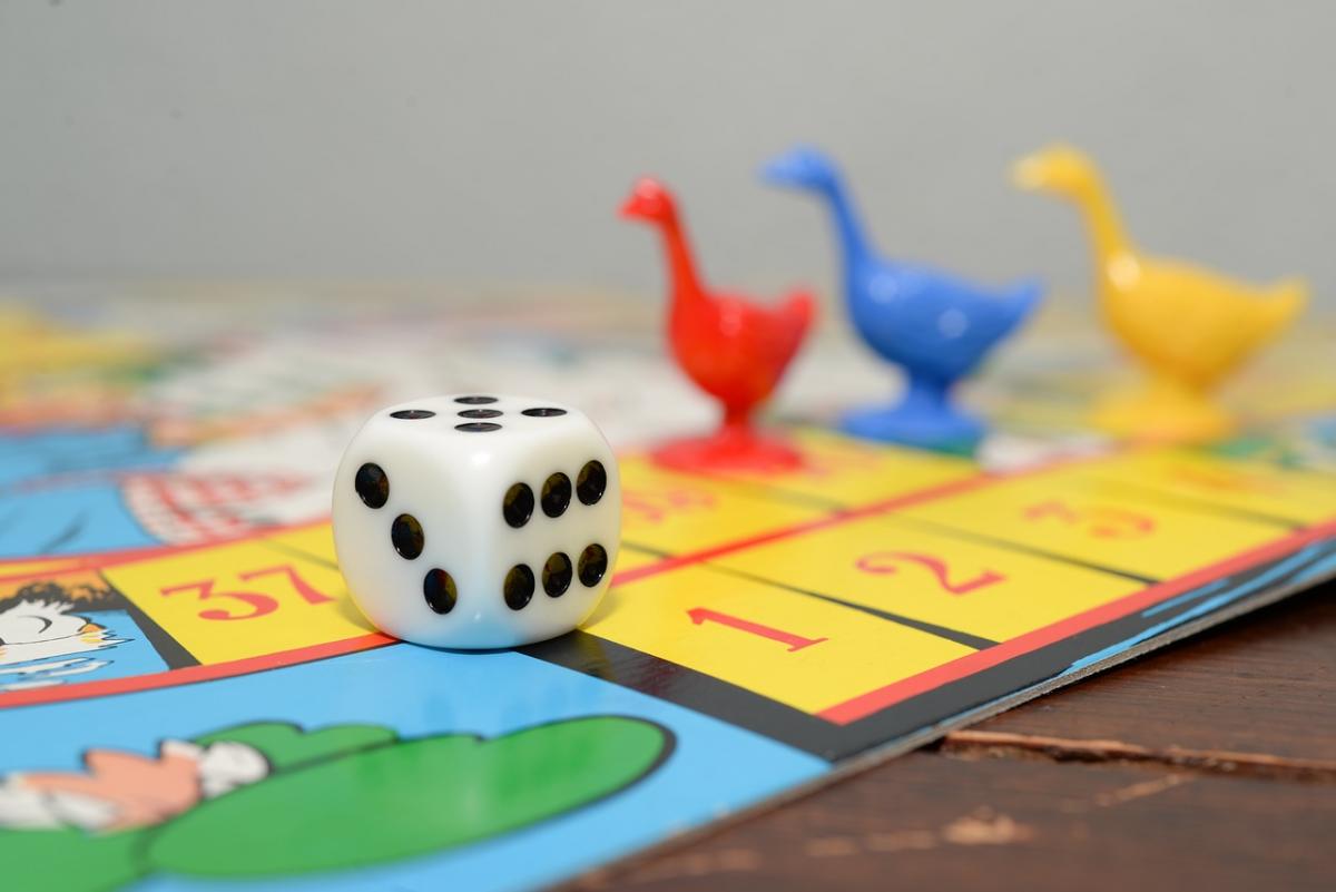 Goose board game with dice