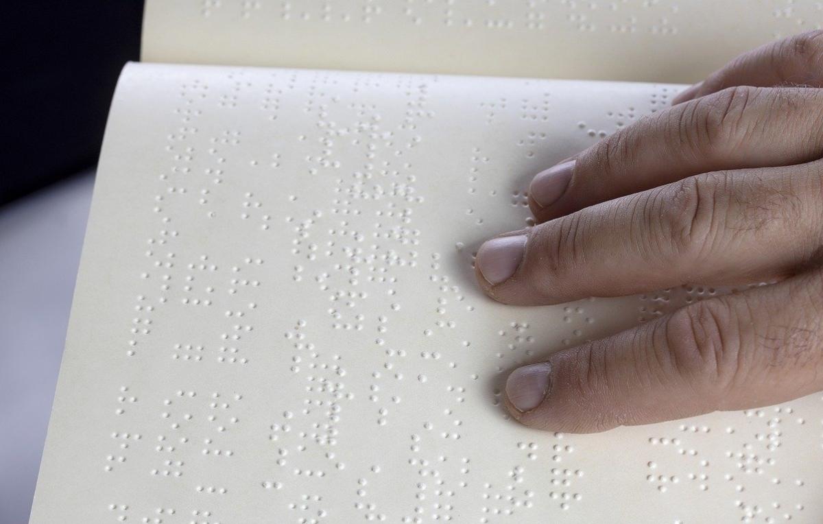 Hand reading braille