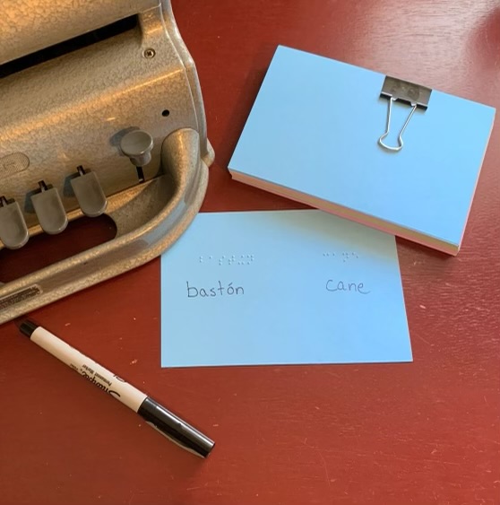 Index cards with the words "baston" and "cane" in print and braille