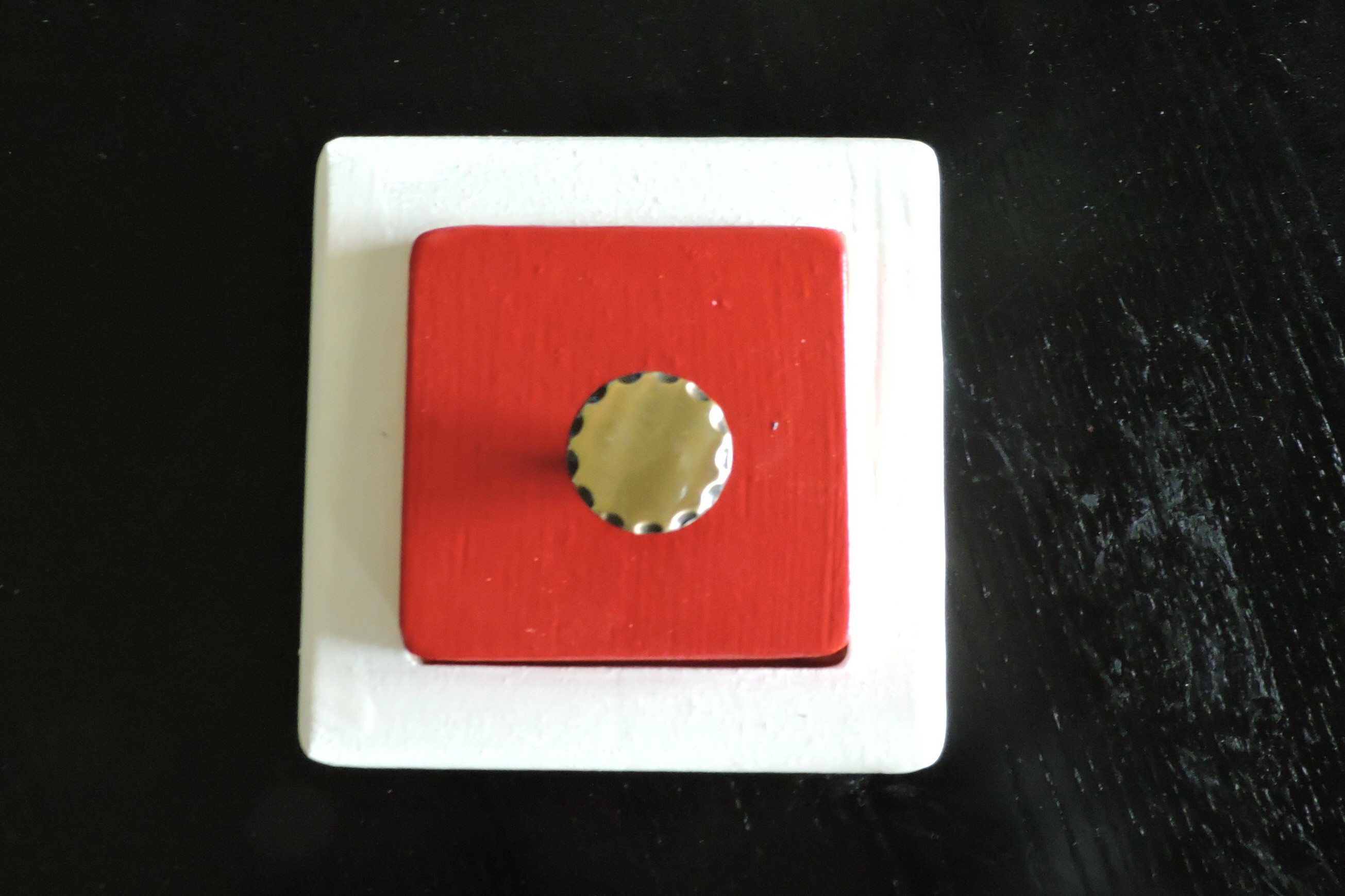 Single knob on puzzle