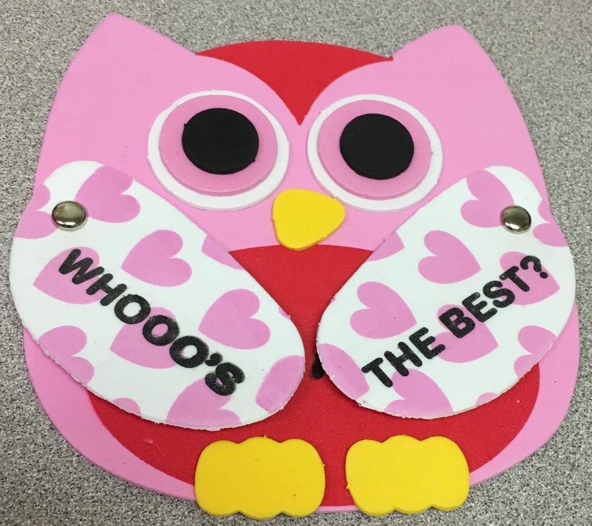 Valentine of owl with text "Whooo's the best?" on its wings